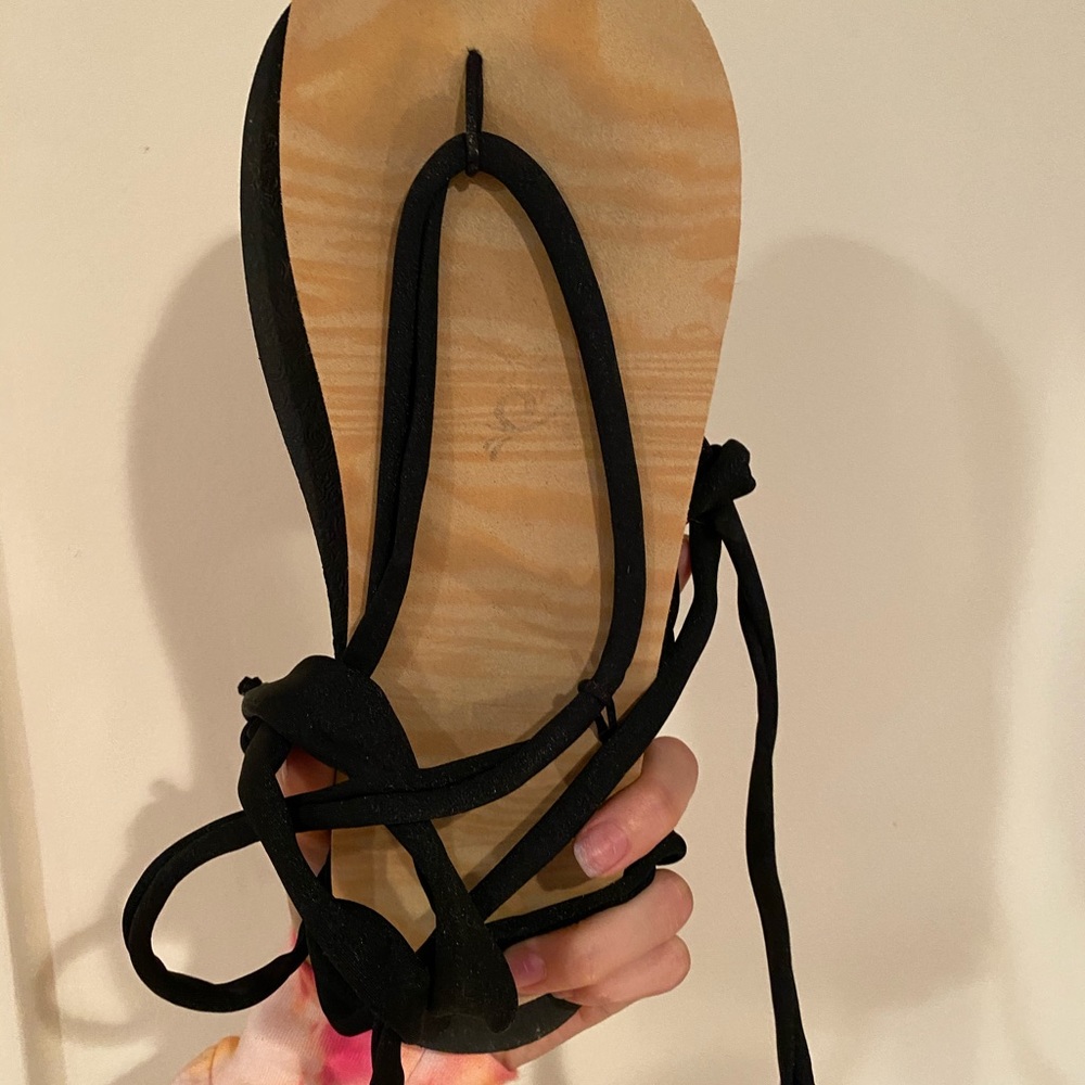 Strap sandals